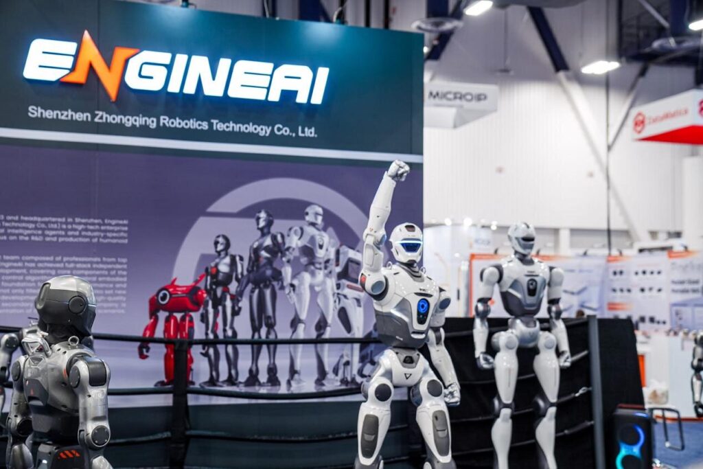 ENGINE AI T800の公式製品ビジュアル(左端の別機体はT800と断定しない)