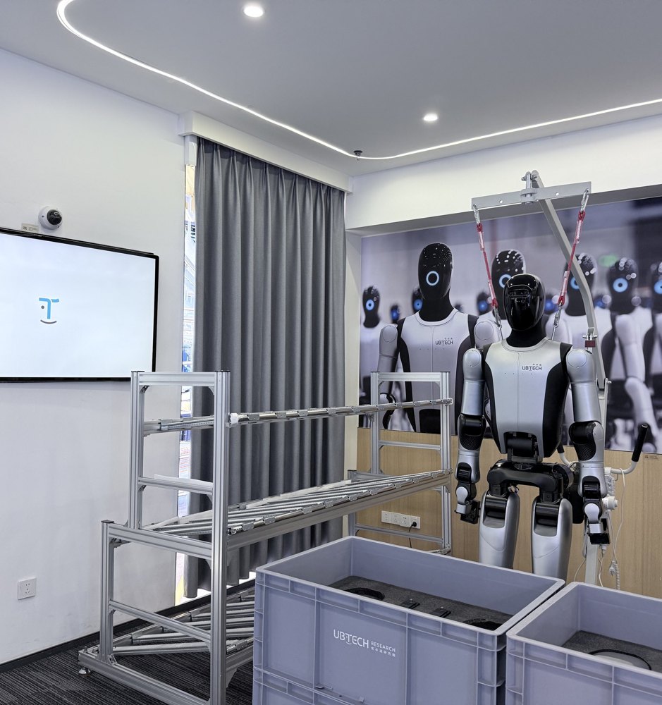 複数のロボットを配置したデモンストレーション室