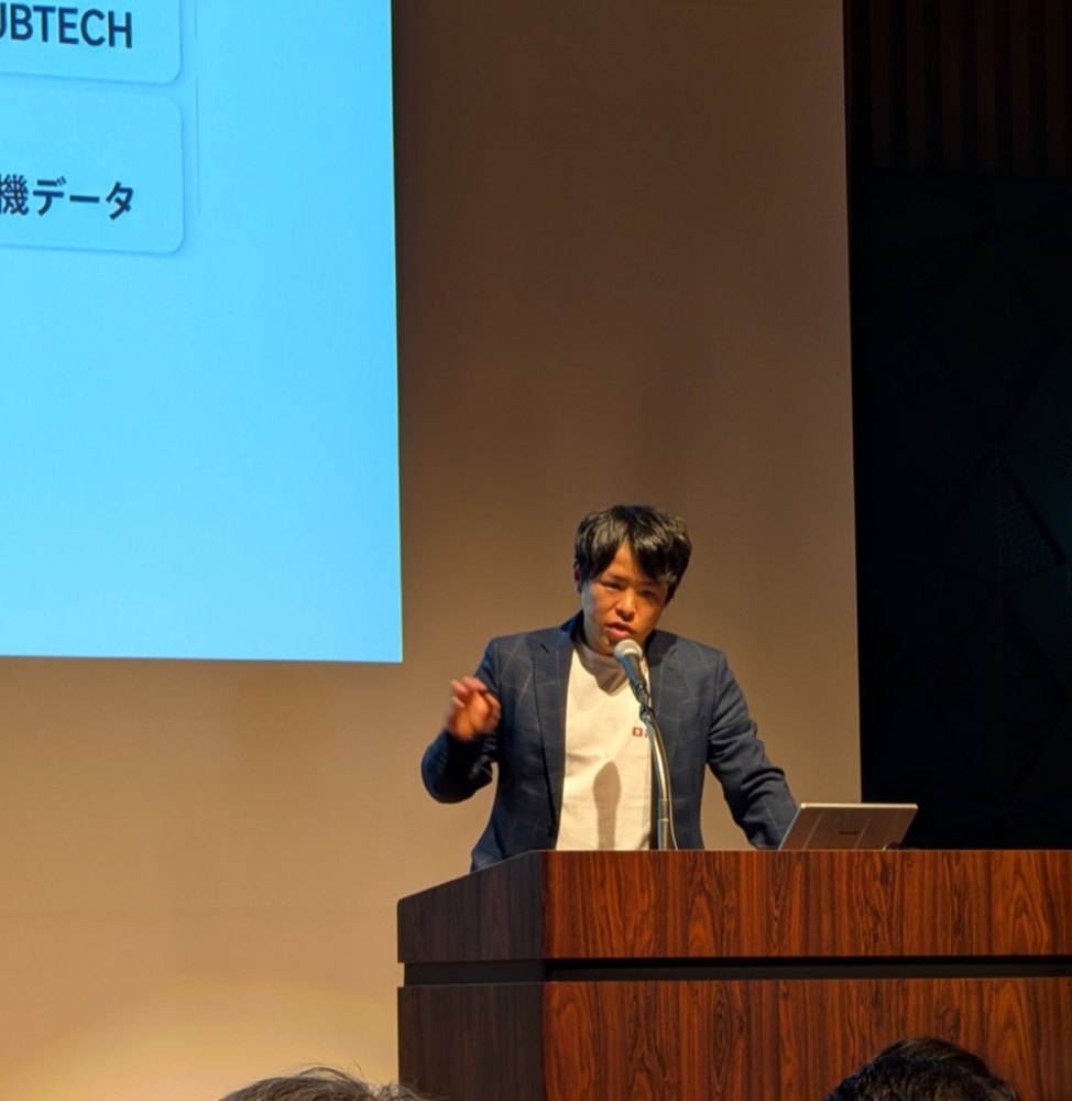 ロボットワークス代表の吉川真人が登壇している様子